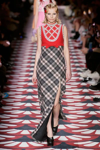 Look 25